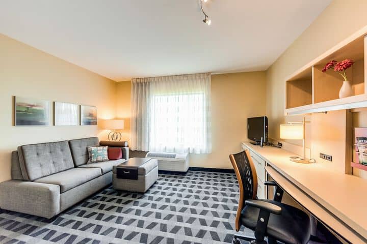 Room 13 of 32