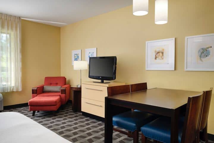 Room 17 of 32