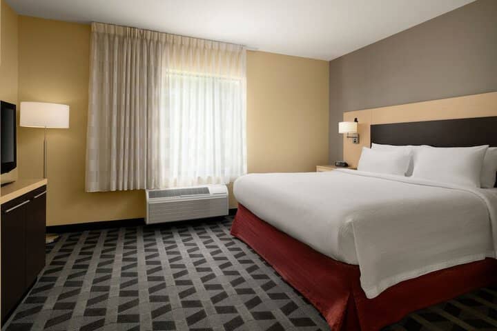 Room 6 of 32