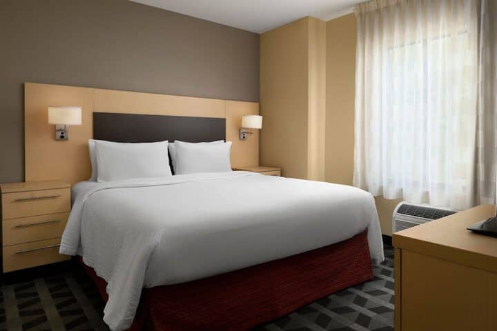 Room 4 of 32